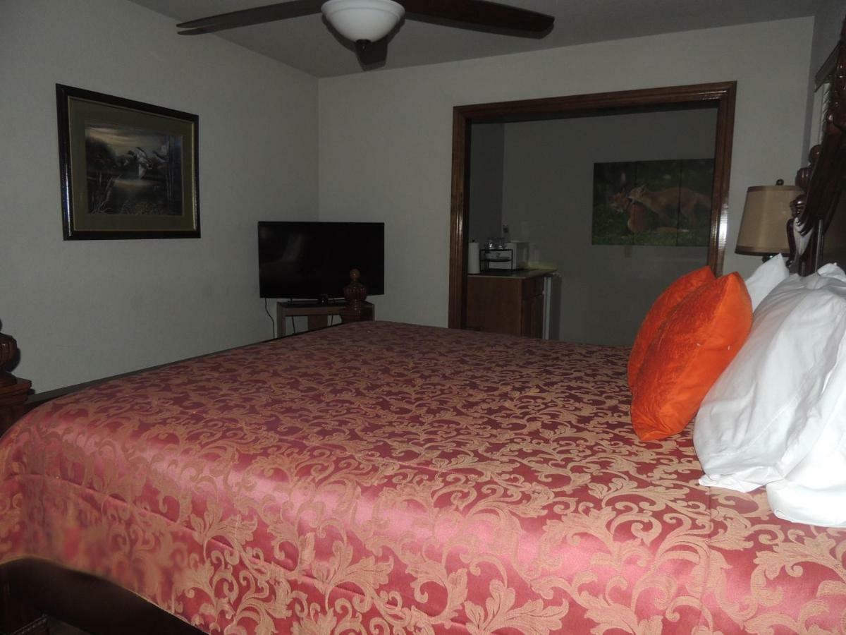 The Whispering Pines Inn Norman Exteriör bild