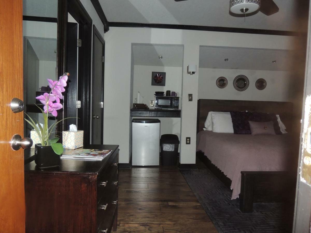 The Whispering Pines Inn Norman Exteriör bild