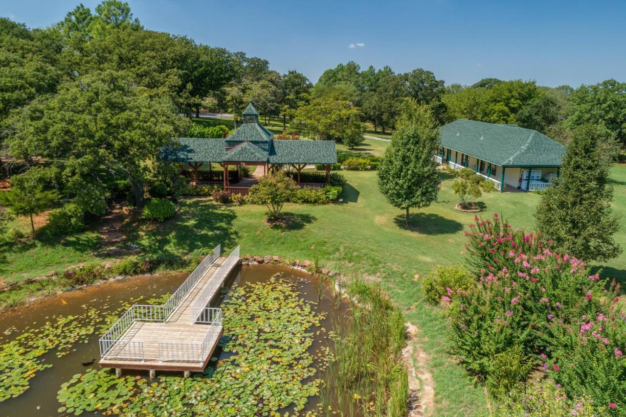 The Whispering Pines Inn Norman Exteriör bild
